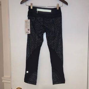 Lululemon crop pant size 4, with tags